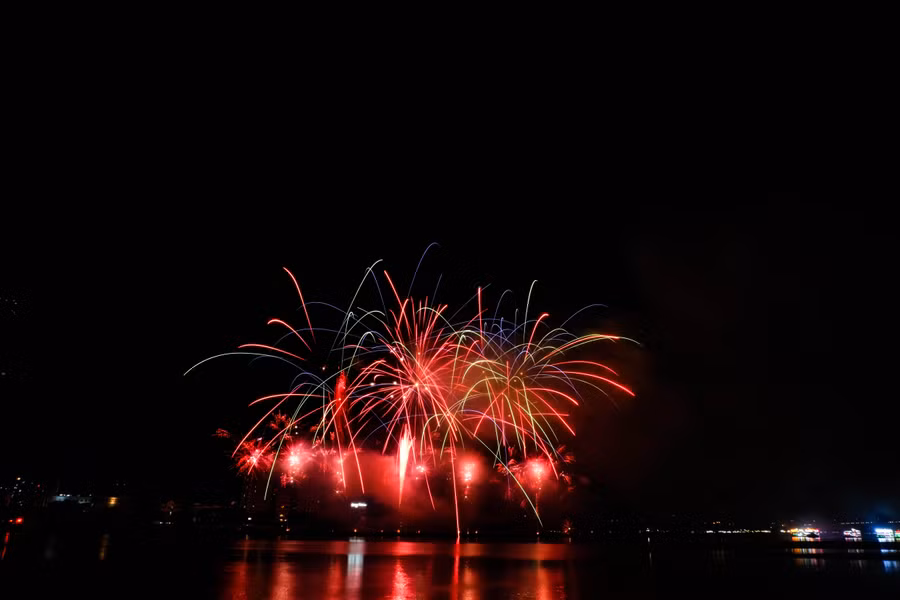 Tối 10/6, đêm thi thứ 2 của Lễ hội pháo hoa quốc tế Đà Nẵng (DIFF) 2023 với chủ đề “Tình yêu không biên giới”. Ảnh: Hoàng Vinh.
