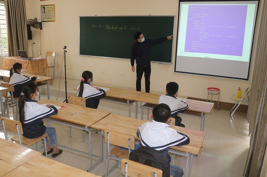 Một giờ học tại trường Phổ thông Dân tộc nội trú THCS huyện Đồng Hỷ, Thái Nguyên Một giờ học tại trường Phổ thông Dân tộc nội trú THCS huyện Đồng Hỷ, Thái Nguyên