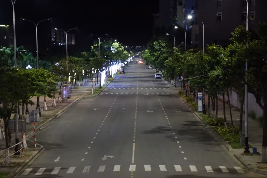 Đường phố Đà Nẵng vắng lặng trong ngày đầu tiên thực hiện Chỉ thị 05.