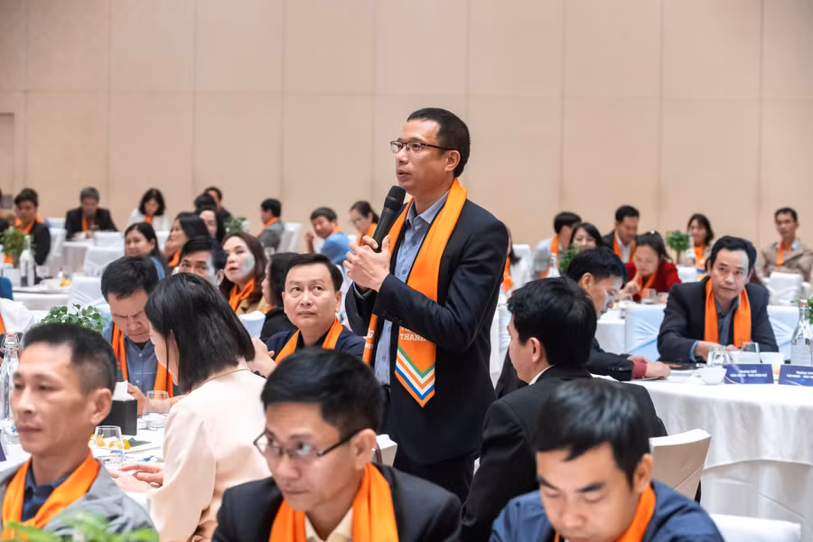 Các khách mời tích cực tương tác, đặt câu hỏi cho diễn giả xoay quanh lĩnh vực Công nghệ Thông tin và Trí tuệ nhân tạo.