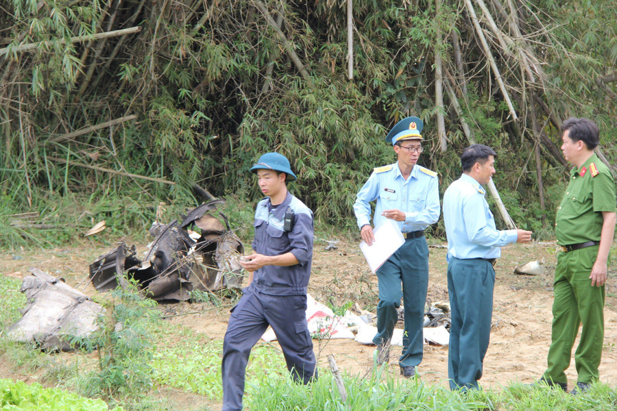 Máy bay rơi mang số hiệu 90, loại Su 22 của Trung đoàn 929 - Sư đoàn 372 Quân chủng Phòng không không quân, do phi công Đỗ Tiến Đức (SN 1988) cầm lái. Lực lượng Quân đội, Công an phong tỏa hiện trường để điều tra vụ việc.