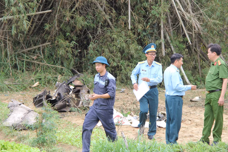 Máy bay rơi mang số hiệu 90, loại Su 22 của Trung đoàn 929 - Sư đoàn 372 Quân chủng Phòng không không quân, do phi công Đỗ Tiến Đức (SN 1988) cầm lái. Lực lượng Quân đội, Công an phong tỏa hiện trường để điều tra vụ việc.