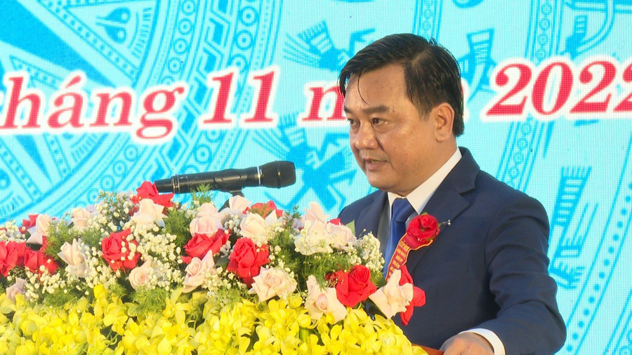 Thầy Trần Thanh Hải, Bí thư Đảng bộ - Hiệu trưởng Trường THPT Lương Thế Vinh phát biểu tại Lễ kỷ niệm.