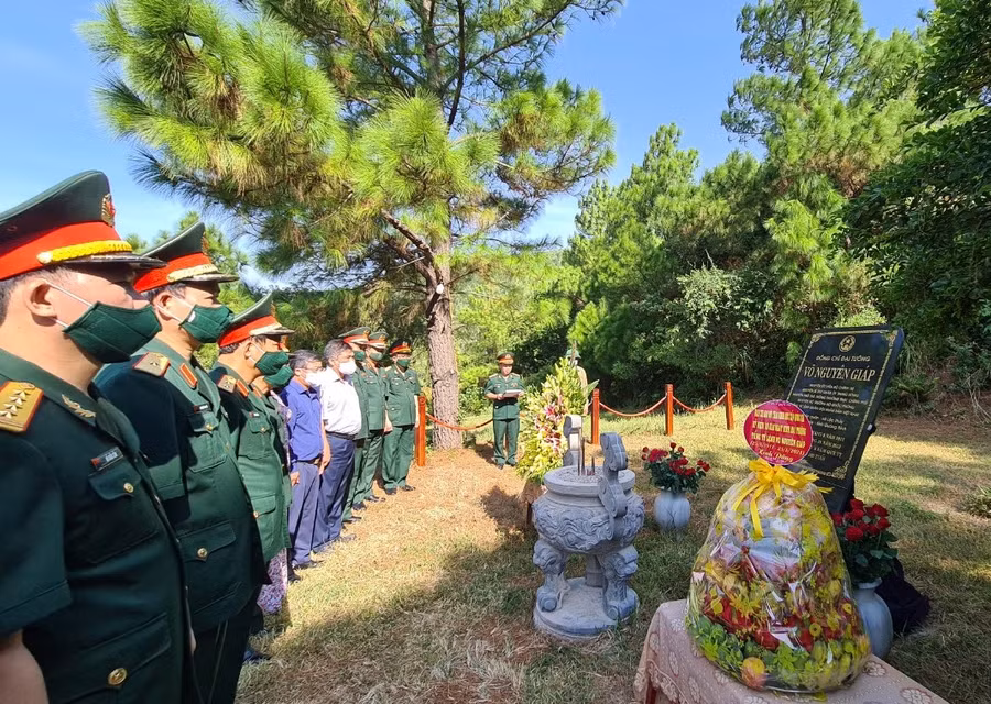Đại tướng Võ Nguyên Giáp yên nghỉ tại Vũng Chùa - Đảo Yến.