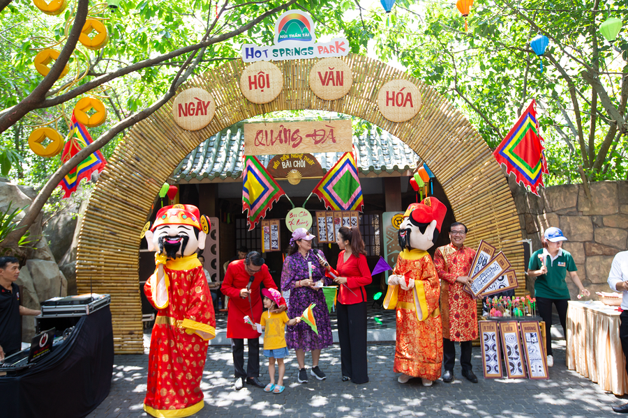 Khu du lịch tổ chức các hoạt động hút du khách. Ảnh: Hoàng Vinh. Khu du lịch tổ chức các hoạt động hút du khách. Ảnh: Hoàng Vinh.