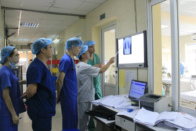 Đánh giá tình trạng vết thương của bệnh nhân. Đánh giá tình trạng vết thương của bệnh nhân.