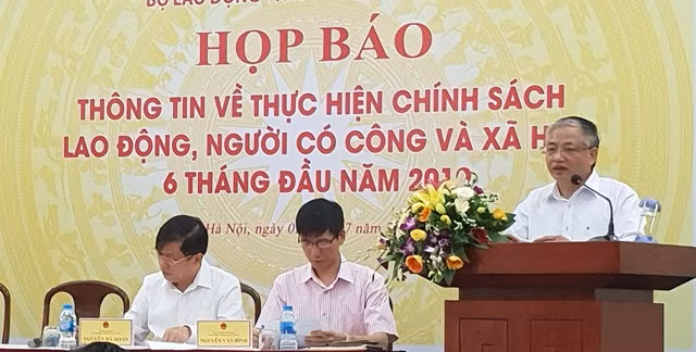 Thứ trưởng Bộ LĐ-TB&XH Doãn Mậu Diệp thông tin về chính sách lao động, người có công tại buổi họp báo