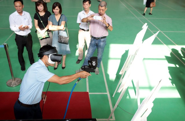 Trình diễn nghề sơn ô tô (thực tế ảo) Trình diễn nghề sơn ô tô (thực tế ảo)