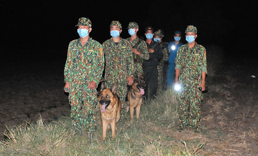 Lực lượng chức năng tăng cường tuần tra, kiểm soát khu vực biên giới tỉnh Kiên Giang. Lực lượng chức năng tăng cường tuần tra, kiểm soát khu vực biên giới tỉnh Kiên Giang.