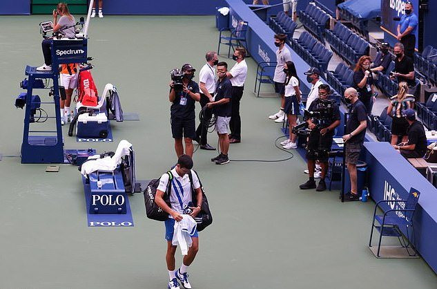 Djokovic bị loại khỏi US Open vì...thiếu kiềm chế