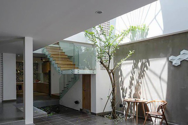 Giếng trời thường được bố trí ở giữa hoặc phía sau ngôi nhà. (Ảnh minh họa) Giếng trời thường được bố trí ở giữa hoặc phía sau ngôi nhà. (Ảnh minh họa)