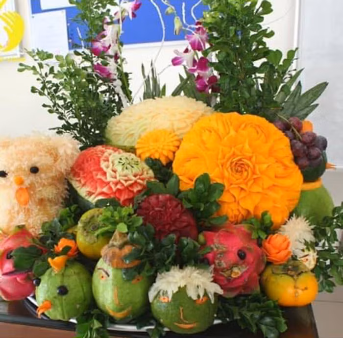 Nghề trang điểm cỗ Trung thu hút khách cận Rằm tháng Tám