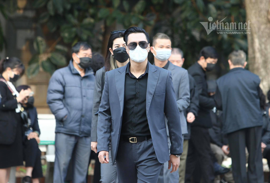 Việt Anh đến viếng NSND Hoàng Dũng. Ảnh: Phạm Hải. Việt Anh khóc kể chuyện xót xa về NSND Hoàng Dũng trước khi mất