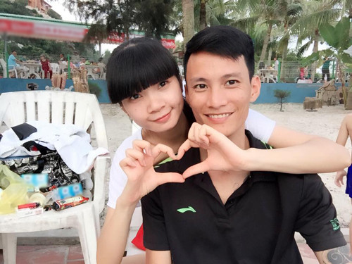 Người chồng kín tiếng suốt 20 năm của ‘bà trùm chân dài’ Hạ Vy