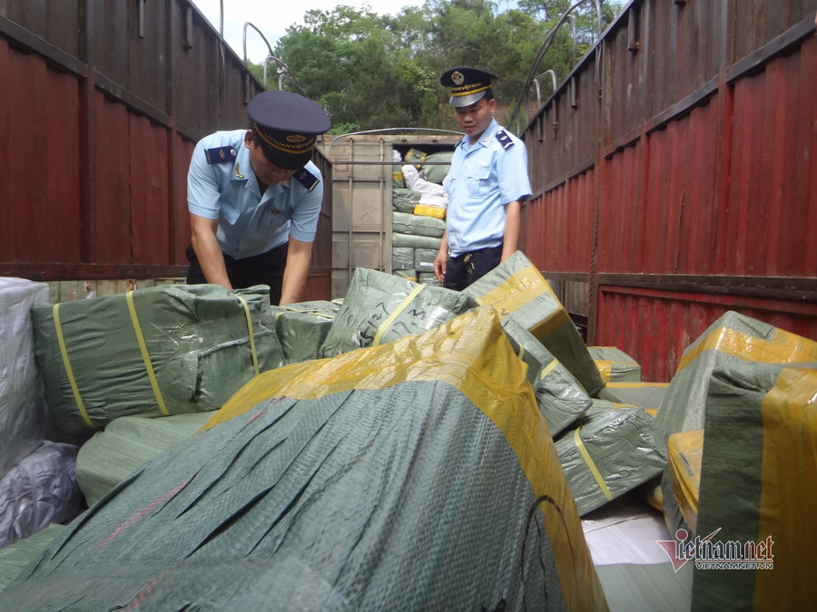 Nhập khẩu nguyên vật liệu qua cửa khẩu Lạng Sơn.