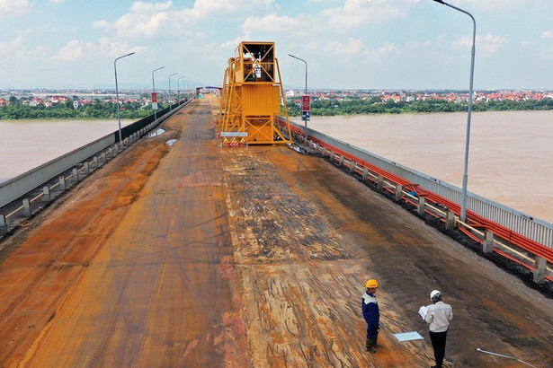 Lý do không thể nhờ đối tác Nga sửa mặt cầu Thăng Long là họ yêu cầu ứng tiền trước. Lý do chuyên gia Nga từ chối sửa mặt cầu Thăng Long