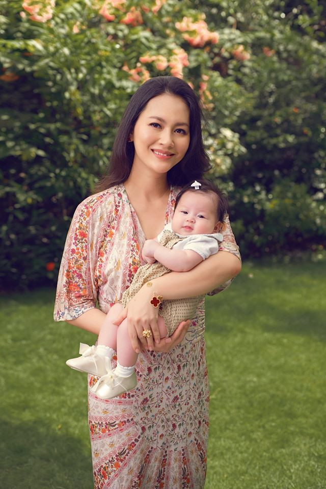 Đỗ Hải Yến đặt tên con gái nhỏ tên Lâm Thảo An, biệt danh ở nhà là Mộc với mong muốn con gái lớn lên sẽ giản dị, nhẹ nhàng như bông hoa Mộc. Đỗ Hải Yến đặt tên con gái nhỏ tên Lâm Thảo An, biệt danh ở nhà là Mộc với mong muốn con gái lớn lên sẽ giản dị, nhẹ nhàng như bông hoa Mộc.