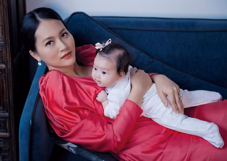 Cô sinh liên tiếp 3 con trong vòng 5 năm cho ông xã doanh nhân Calvin Tài Lâm. Bé trai đầu lòng đã 5 tuổi, bé trai thứ hai 3 tuổi và bé gái út mới hơn 3 tháng tuổi. Vốn là người sống khép kín nên Đỗ Hải Yến từ chối xuất hiện trên truyền thông và giữ cuộc sống riêng tư cho mình.