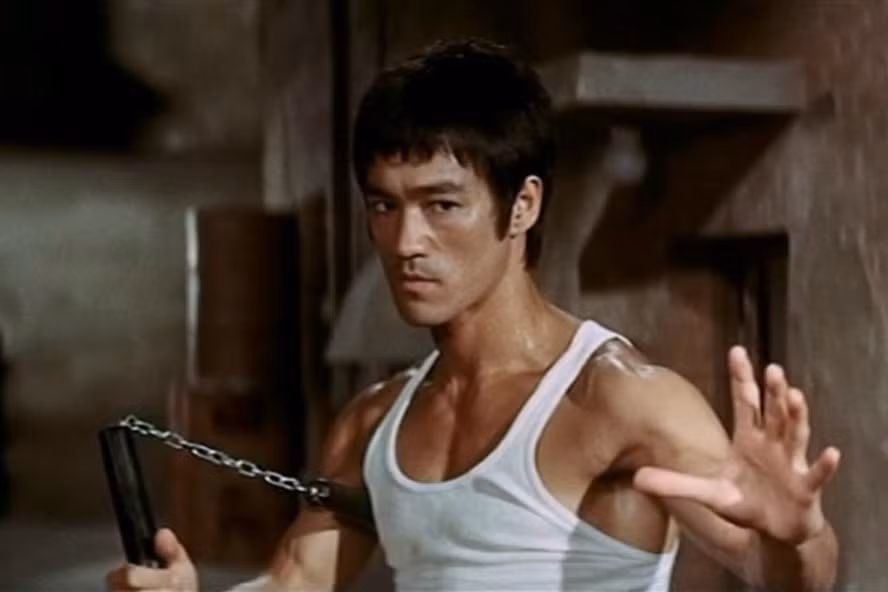 Lý Tiểu Long cũng là tên tuổi đầu tiên tạo được dấu ấn tại thị trường điện ảnh lớn và khó tính như Mỹ. Cố tài tử sáng lập môn phái Triệt quyền đạo, mở nhiều lớp dạy võ cho các ngôi sao hành động thành công hiện nay tại Hollywood. Ông còn được tờ tạp chí Time xếp vào danh sách 100 nhân vật có tầm ảnh hưởng nhất của thế kỷ 20.