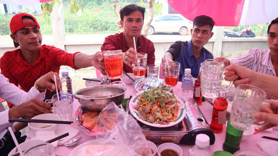 Đám cưới đầu tiên ở Bình Phước 40 mâm không một chai bia, rượu ảnh 1 Đám cưới đầu tiên ở Bình Phước 40 mâm không một chai bia, rượu