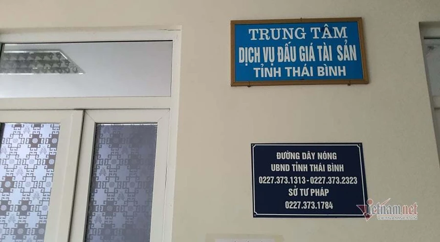 Đình chỉ sinh hoạt Đảng giám đốc trung tâm đấu giá liên quan vụ Đường "Nhuệ"