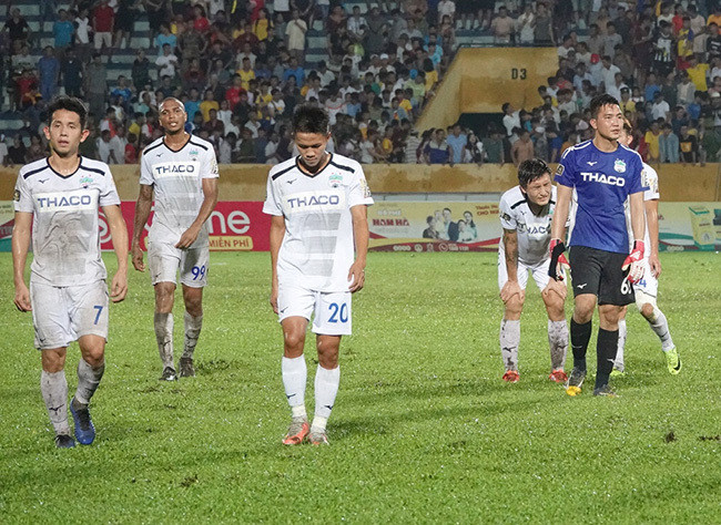 HAGL thua trắng Nam Định: Bầu Đức lại khó ăn nói... ảnh 1