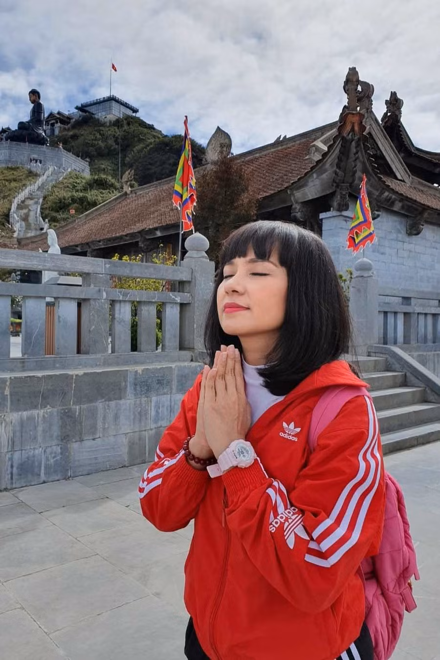 Việt Trinh tuổi 48 vẫn độc thân, sống hạnh phúc bên con trai