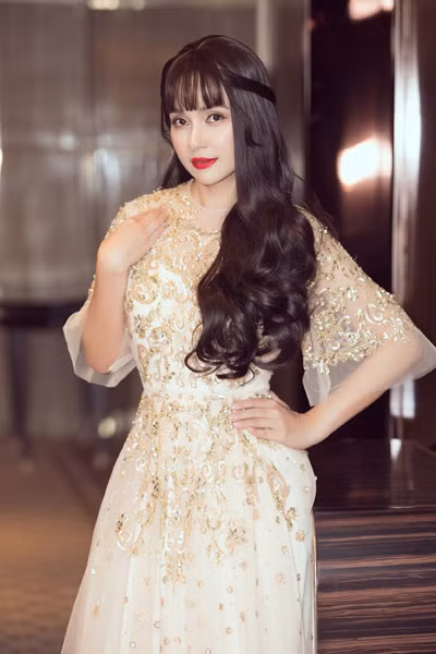 Việt Trinh tuổi 48 vẫn độc thân, sống hạnh phúc bên con trai