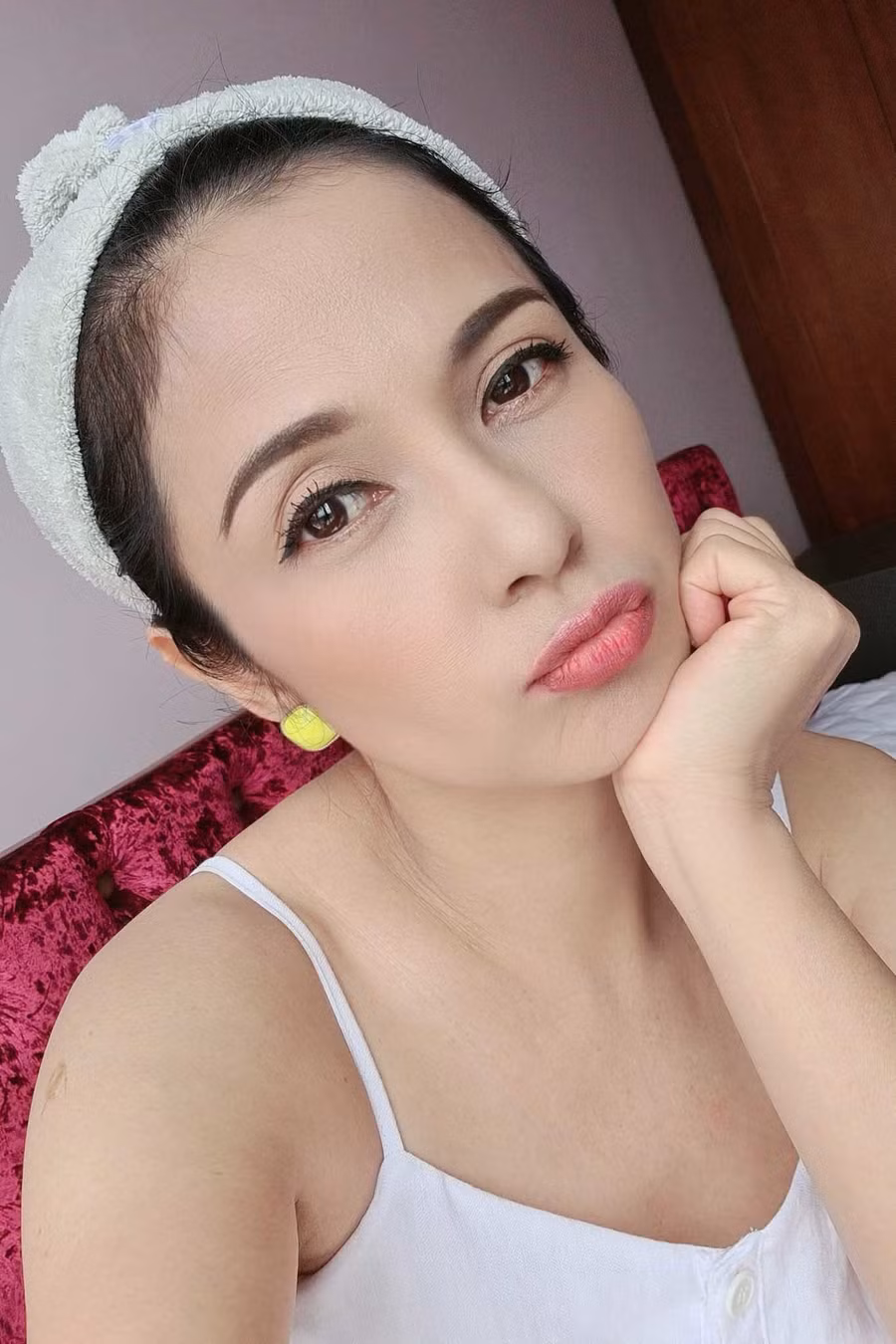 Việt Trinh tuổi 48 vẫn độc thân, sống hạnh phúc bên con trai