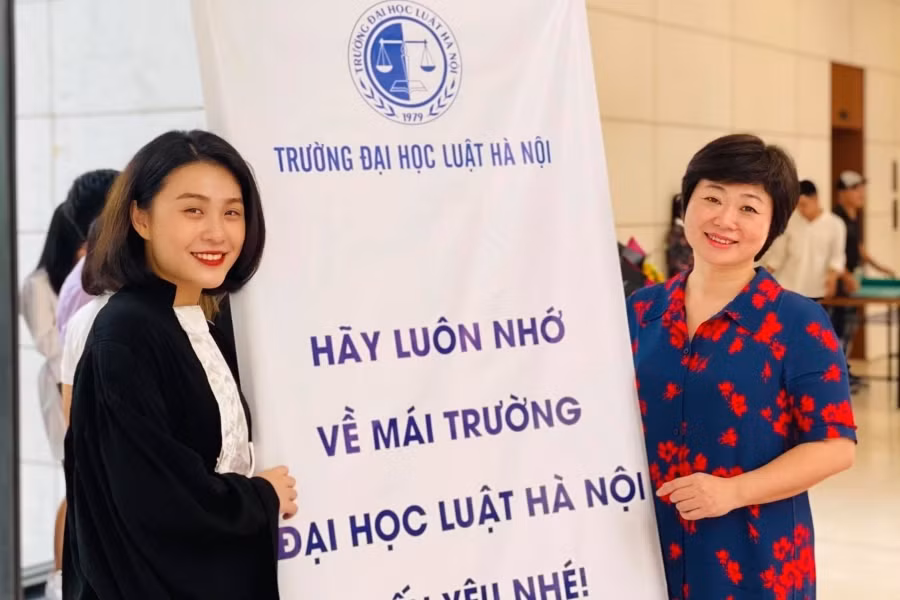 Thủ khoa trường ĐH Luật HN vượt qua áp lực là 