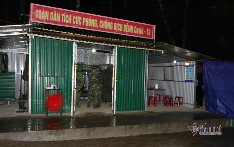 Chốt phòng chống dịch Covid-19 có mặt ở tất cả các điểm biên giới có nguy cơ nhập cảnh trái phép - Ảnh Quốc Huy ‘Đừng nghĩ tới việc nhập cảnh trái phép, trốn cách ly khi về ăn Tết