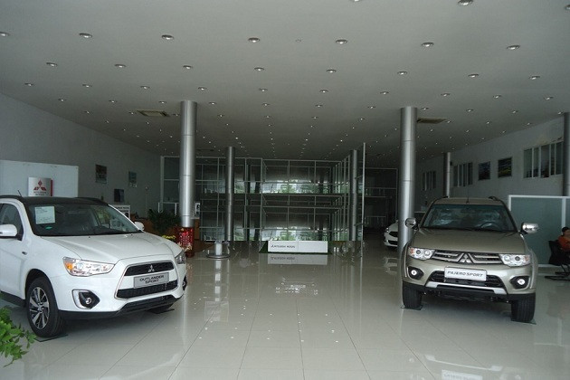 Nhiều đại lý ô tô vắng khách, ế ẩm dịp cuối năm khiến nhân viên sale rơi vào tình cảnh giảm thu nhập trầm trọng. Dân sale ô tô cuối năm: Kẻ tất bật, người ngồi không