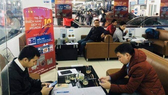 Dân sale ô tô cuối năm: Kẻ tất bật, người ngồi không ảnh 1 Dân sale ô tô cuối năm: Kẻ tất bật, người ngồi không