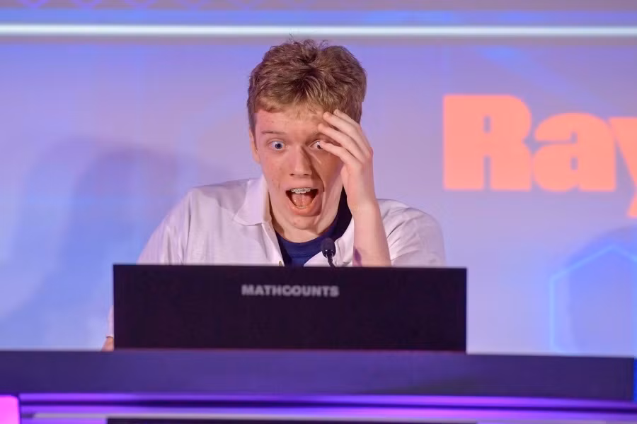 Cho rằng trường học truyền thống không phù hợp để con phát triển, cha mẹ của Luke Robitaille quyết định để cậu học tại nhà.