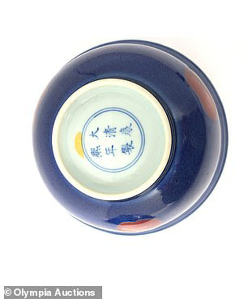 Mua cặp bát sứ từ 30 năm trước, giờ bán được 1,5 tỷ đồng ảnh 2 Mua cặp bát sứ từ 30 năm trước, giờ bán được 1,5 tỷ đồng ảnh 2