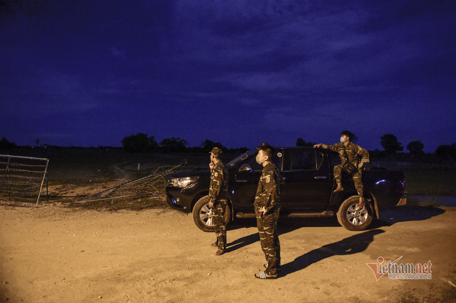 Lực lượng được chia làm 2 ca trực, từ 6h sáng đến 12h đêm và từ 12h đêm đến sáng