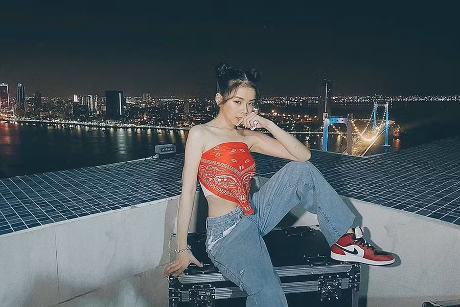 Nữ DJ Mie nóng bỏng gây sốt tại 