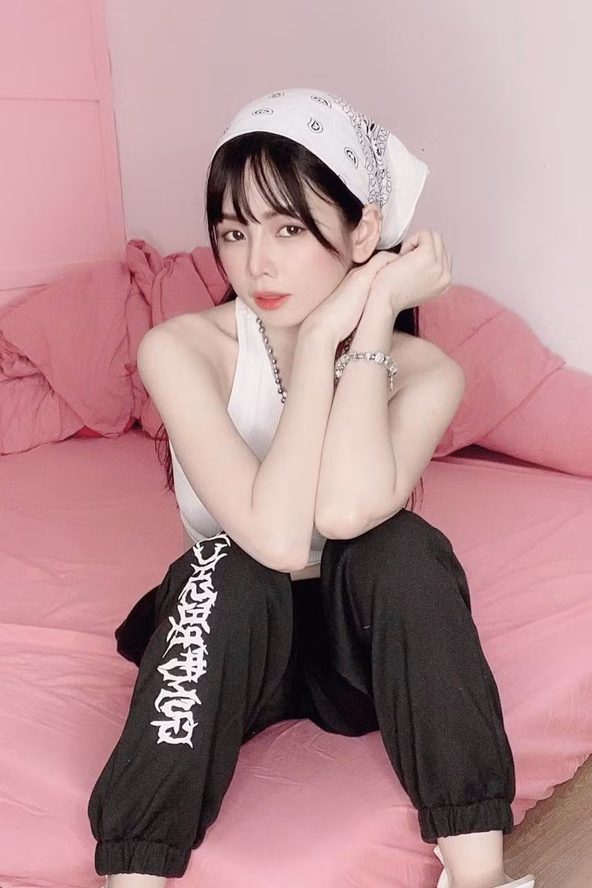 Nữ DJ Mie nóng bỏng gây sốt tại 