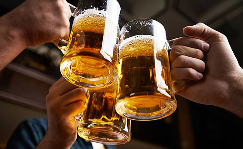 Dân giảm ăn nhậu, ngành bia "bốc hơi"ngàn tỷ Một năm bất an, cắt giảm ăn nhậu: Chục nghìn tỷ