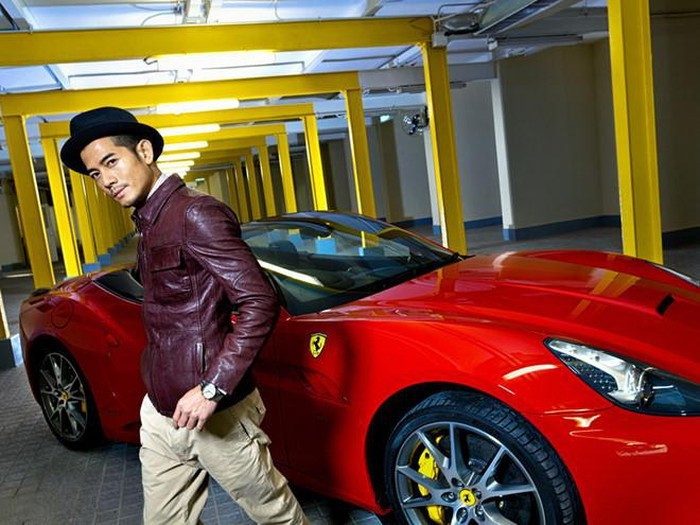 Quách Phú Thành bên chiếc siêu xe Ferrari FXXK trị giá 3 triệu USD (khoảng hơn 70 tỷ). Theo tiết lộ, mẫu xe chỉ được sản xuất giới hạn 30 chiếc trên toàn thế giới, dành riêng cho những khách hàng siêu vip của nhãn hàng. Quách Phú Thành bên chiếc siêu xe Ferrari FXXK trị giá 3 triệu USD (khoảng hơn 70 tỷ). Theo tiết lộ, mẫu xe chỉ được sản xuất giới hạn 30 chiếc trên toàn thế giới, dành riêng cho những khách hàng siêu vip của nhãn hàng.