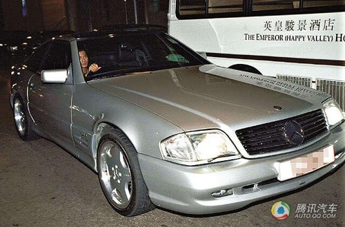 Dòng Mercedes SL600 trị giá khoảng 300 nghìn USD là chiếc xe hơi rẻ nhất trong bộ sưu tập của Quách Phú Thành. Theo On, Thiên vương làng nhạc tốn hàng triệu đô la mỗi năm cho việc thuê bãi đậu xe và phí bảo dưỡng xế cưng. Dòng Mercedes SL600 trị giá khoảng 300 nghìn USD là chiếc xe hơi rẻ nhất trong bộ sưu tập của Quách Phú Thành. Theo On, Thiên vương làng nhạc tốn hàng triệu đô la mỗi năm cho việc thuê bãi đậu xe và phí bảo dưỡng xế cưng.