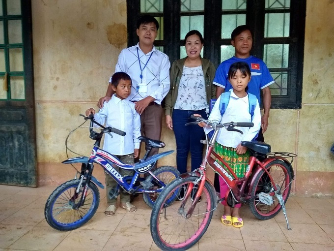 Chiếc xe cũ là món quà quý giá với học sinh nghèo. Chiếc xe cũ là món quà quý giá với học sinh nghèo.