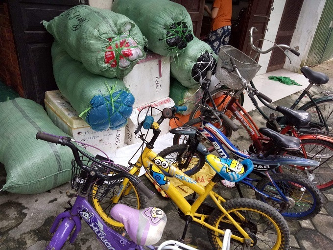 Tập kết xe, gửi lên miền núi. Tập kết xe, gửi lên miền núi.