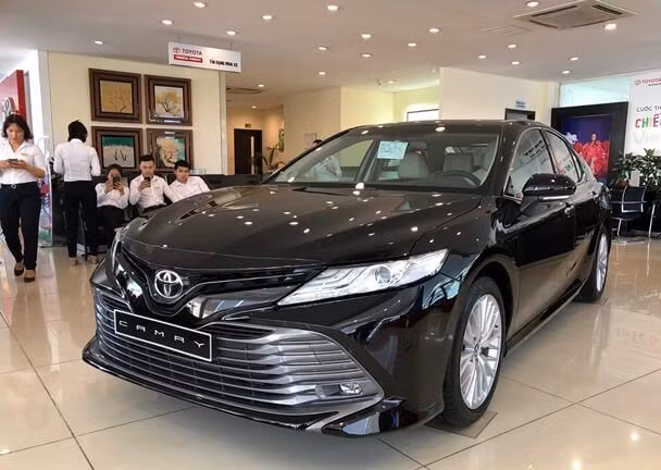 Toyota Camry cũng được giảm đến 25 triệu đồng trong tháng này.