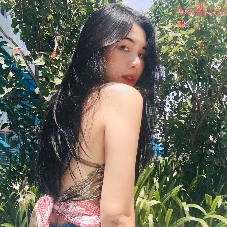 Cô giáo tiếng Anh IELTS 7.0 thi Hoa hậu Việt Nam