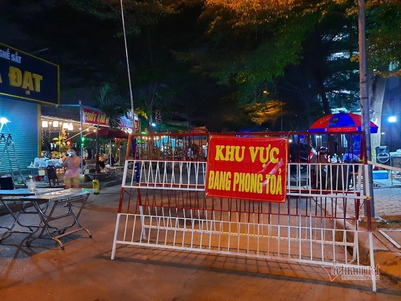 Khu vực đang phong tỏa chống dịch ở Bình Dương. Hai người đàn ông Trung Quốc trốn khỏi khu cách ly ở Bình Dương
