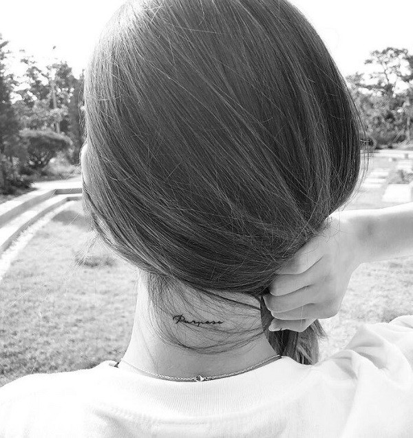 Thủ lĩnh nhóm nhạc SNSD sở hữu một vài hình xăm nhỏ được cô thường xuyên khoe trên mạng xã hội. Taeyeon đã tiết lộ ý nghĩa hình xăm "Purpose" (Mục đích) sau gáy khi được hỏi tại chương trình "Begin Again 3". Hình xăm nhắc nhở nữ thần tượng không được sống cuộc đời vô nghĩa. Ý nghĩa hình xăm của 9 thần tượng Hàn Quốc nổi tiếng