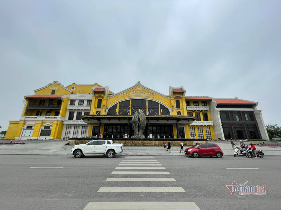 Cảng tàu khách quốc tế Hòn Gai không còn nhộn nhịp. Cảng tàu khách quốc tế Hòn Gai không còn nhộn nhịp.