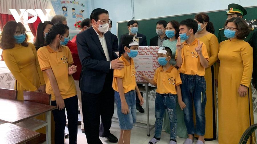 Trưởng ban Nội chính Trung ương thăm, tặng quà tại cơ sở bảo vệ trẻ em khuyết tật Tâm Bình Lãnh đạo Đảng, Nhà nước chúc Tết nhân dân, đồng bào các tỉnh, thành