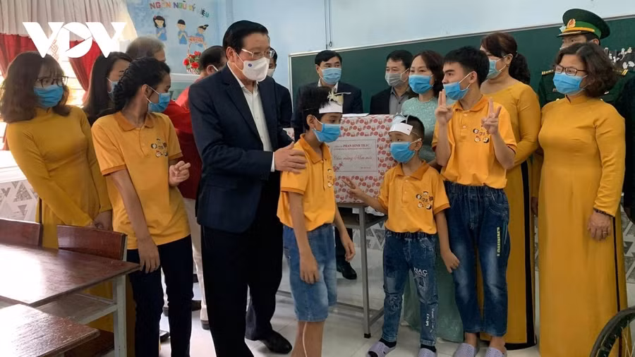 Lãnh đạo Đảng, Nhà nước chúc Tết nhân dân, đồng bào các tỉnh, thành